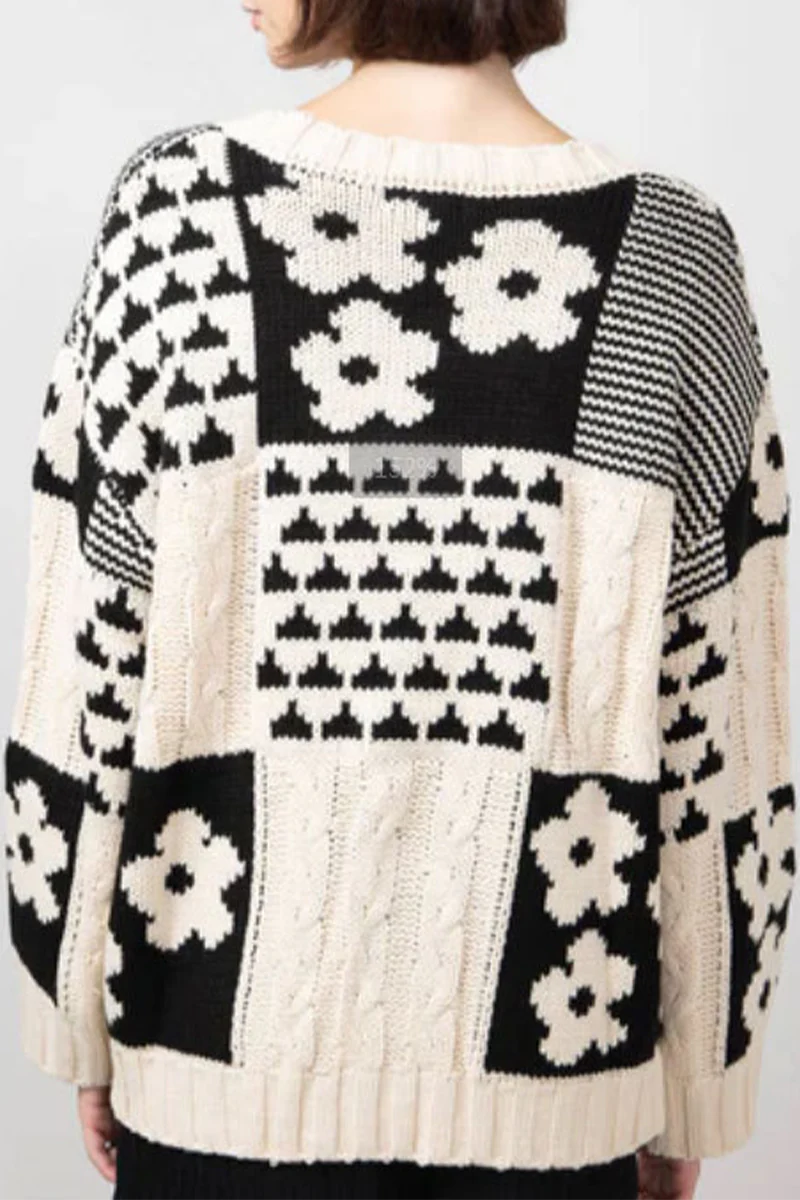 Casual Colorblock Flowers Weave Contrast O Neck Sweaters - Panekey