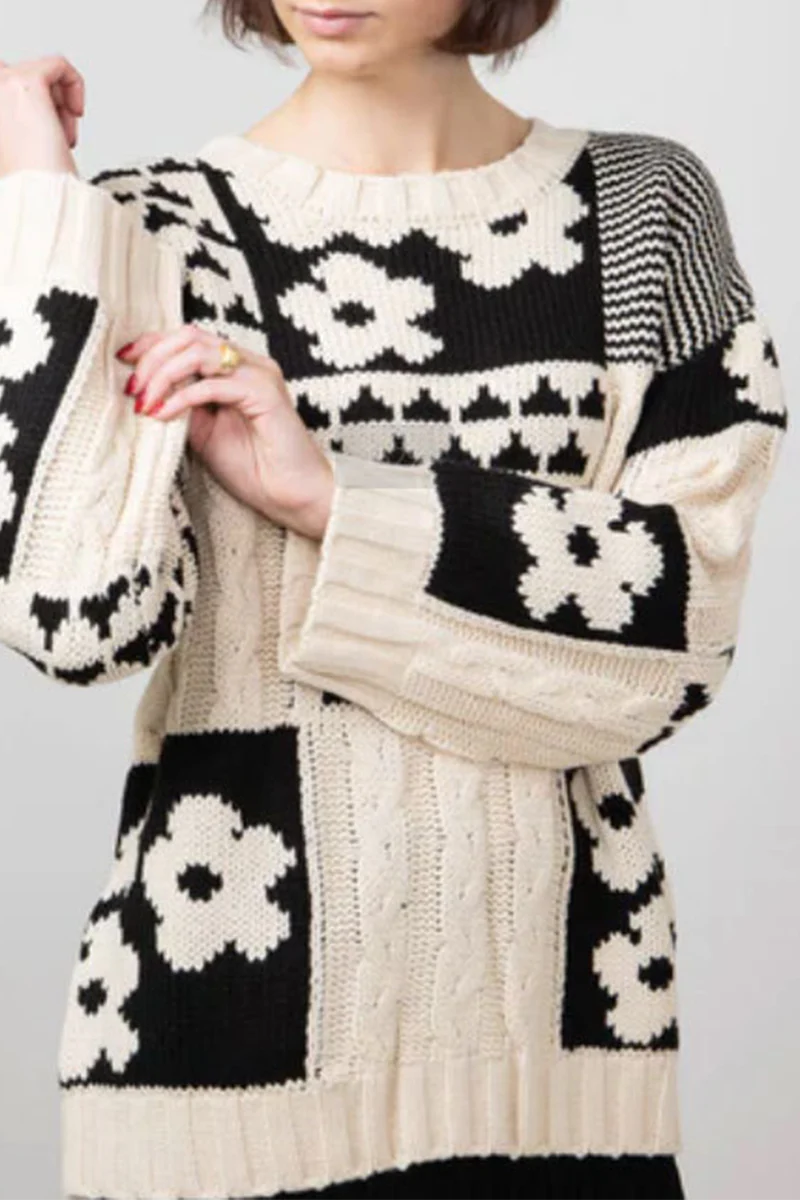 Casual Colorblock Flowers Weave Contrast O Neck Sweaters - Panekey
