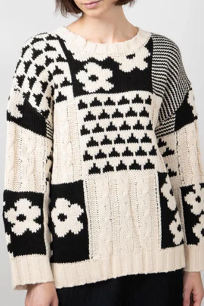 Casual Colorblock Flowers Weave Contrast O Neck Sweaters - Panekey